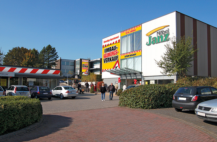 Alte Außenansicht des Möbelhauses.