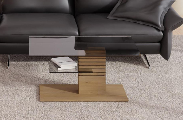 Couchtisch „Kupfer“ mit Glasplatte und auffälligen Gestell in Holzoptik.