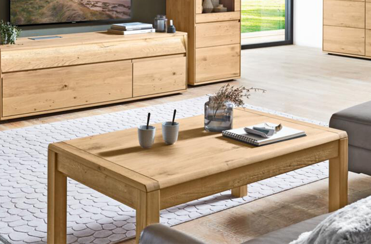 Couchtisch Calico 178517 aus Holz mit Ablagefläche.