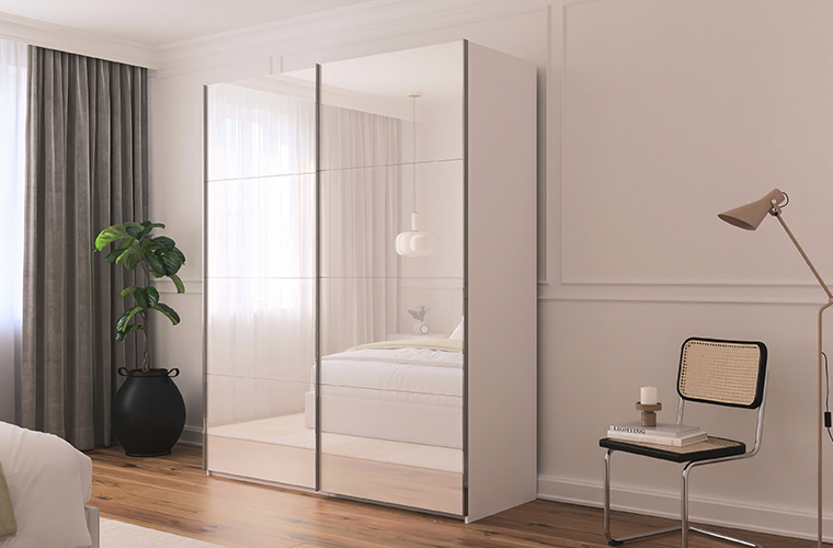 Kleiderschrank „Sabic“ mit großen Spiegeltüren in modernem Design.