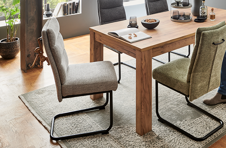 Stuhl „Matrix“ als Freischwinger in Grau.