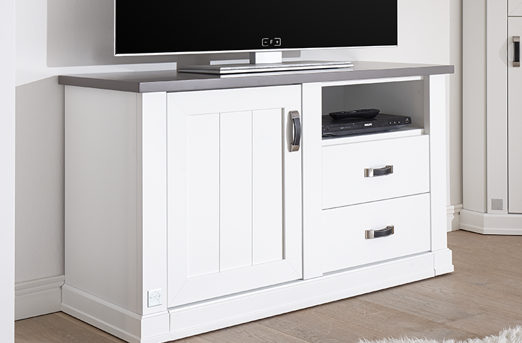 Sylt-living Lowboard „Art.Nr. 6004“ in Weiß mit mehreren Stauraumoptionen.
