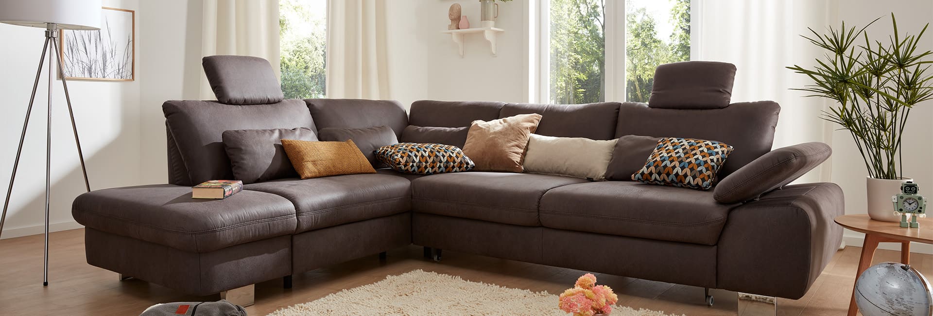 Familie auf grauem Ecksofa von Modulmaster.